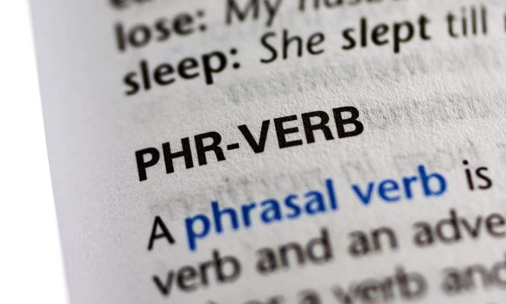 เข้าใจพื้นฐาน Phrasal Verb พร้อมรวมตัวอย่างประโยคและวิธีจดจำ