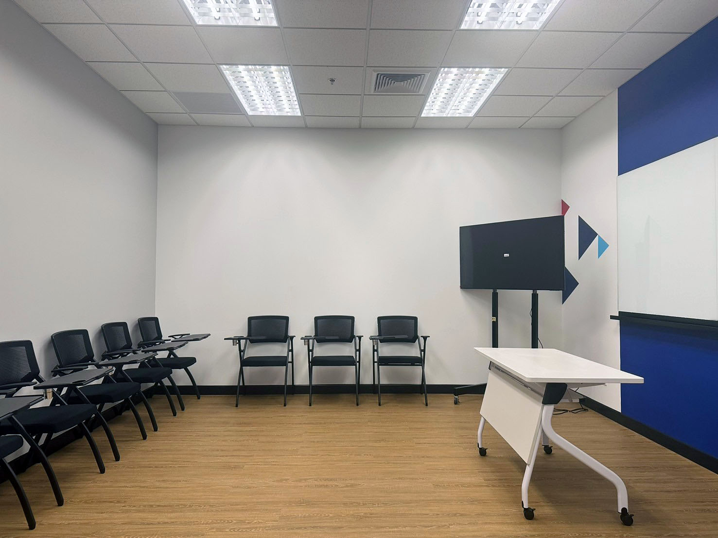 AUA Language Center เปิดสาขาที่ 10 ณ ห้างสรรพสินค้า Future Park รังสิต