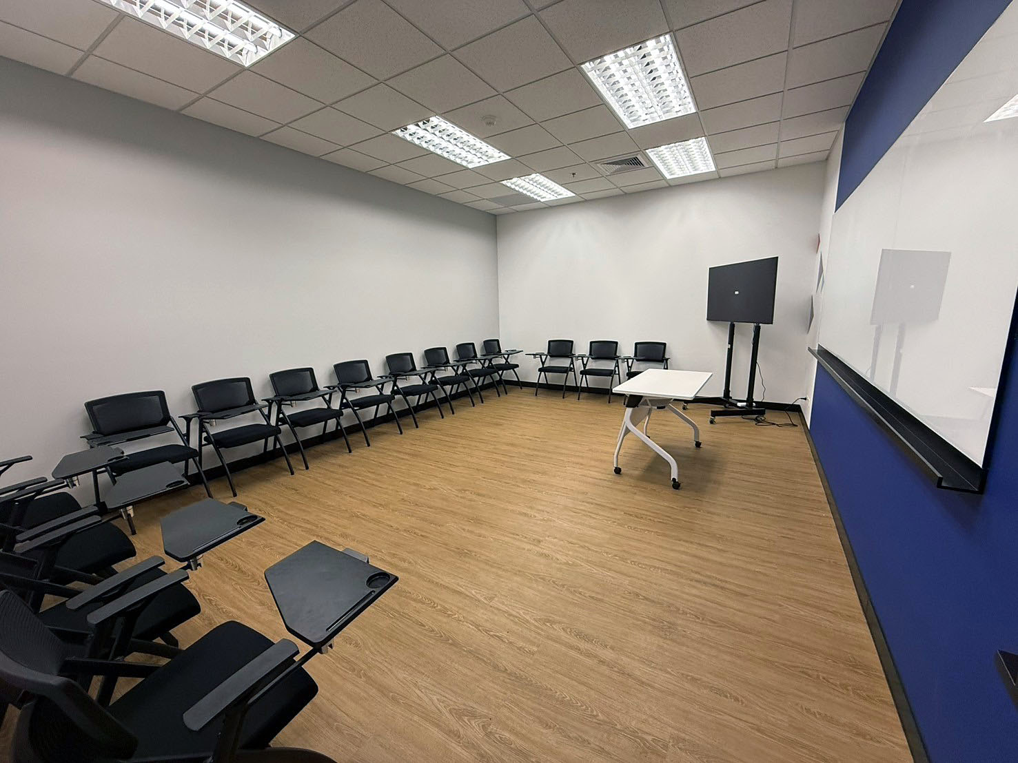 AUA Language Center เปิดสาขาที่ 10 ณ ห้างสรรพสินค้า Future Park รังสิต
