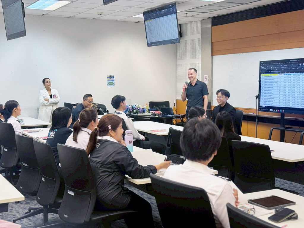 AUA จับมือ AOT เปิดหลักสูตรอบรมภาษาอังกฤษสำหรับพนักงาน ยกระดับบริการด่านหน้าท่าอากาศยานสุวรรณภูมิ