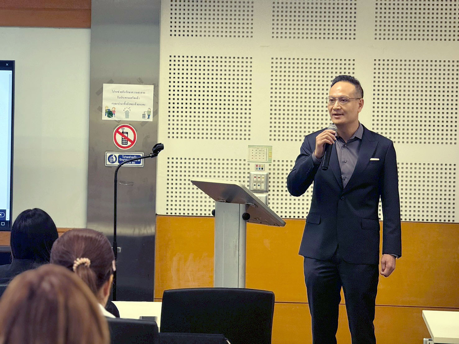 AUA จับมือ AOT เปิดหลักสูตรอบรมภาษาอังกฤษสำหรับพนักงาน ยกระดับบริการด่านหน้าท่าอากาศยานสุวรรณภูมิ