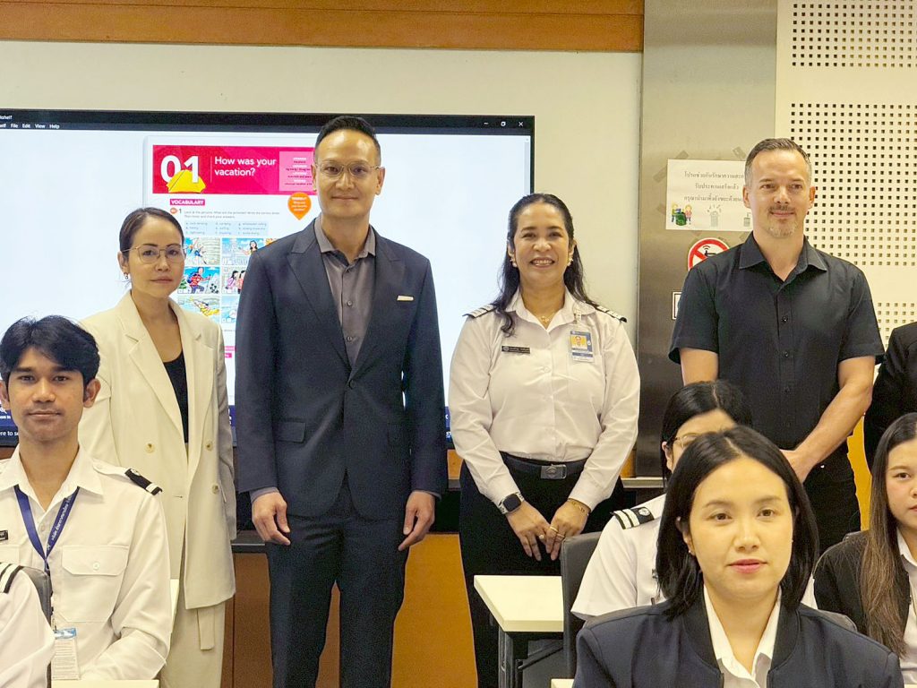 AUA จับมือ AOT เปิดหลักสูตรอบรมภาษาอังกฤษสำหรับพนักงาน ยกระดับบริการด่านหน้าท่าอากาศยานสุวรรณภูมิ