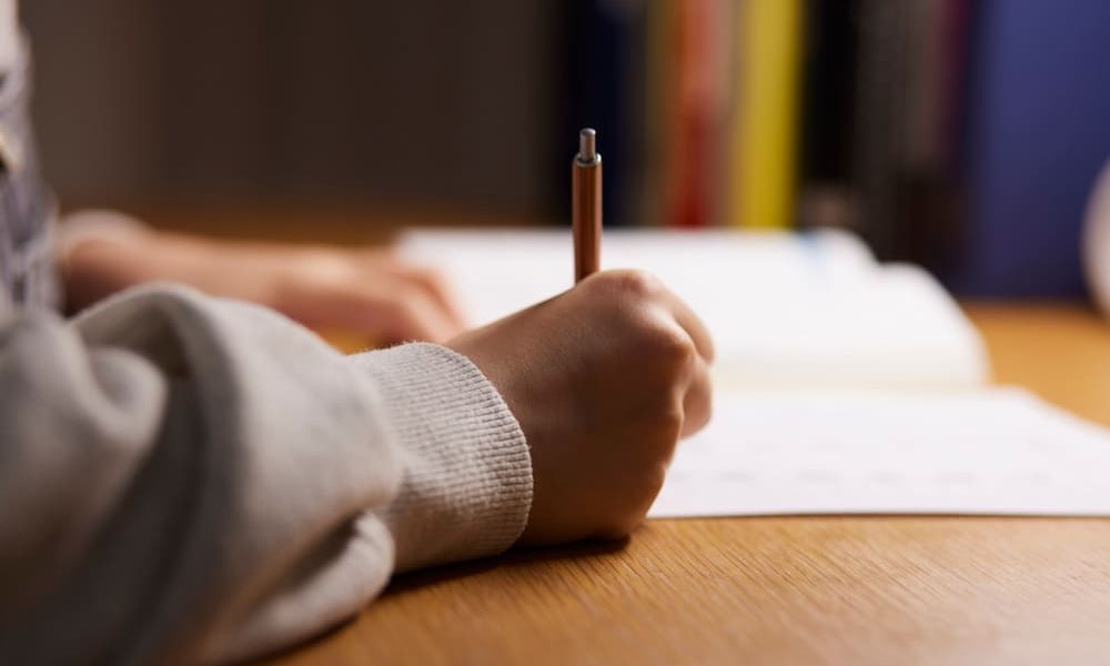 ครบทุกเทคนิคการเขียน Essay ช่วยดันคะแนน IELTS ให้สูงขึ้น