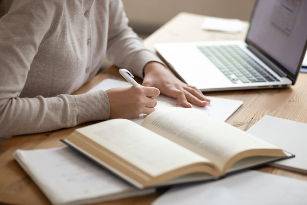 ครบทุกเทคนิคการเขียน Essay ช่วยดันคะแนน IELTS ให้สูงขึ้น